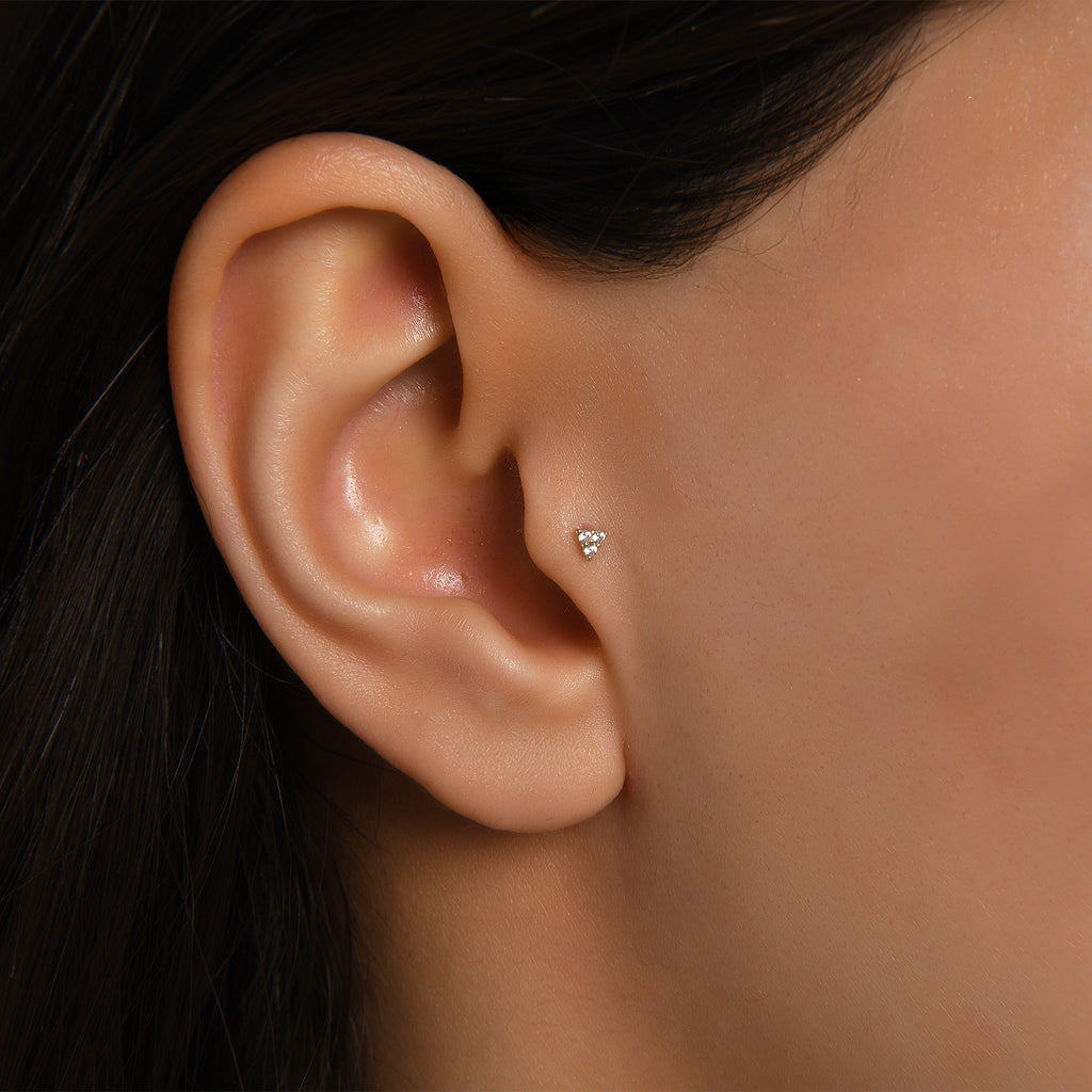 Gusto Triangle 3 Taşlı Altın Tragus Piercing