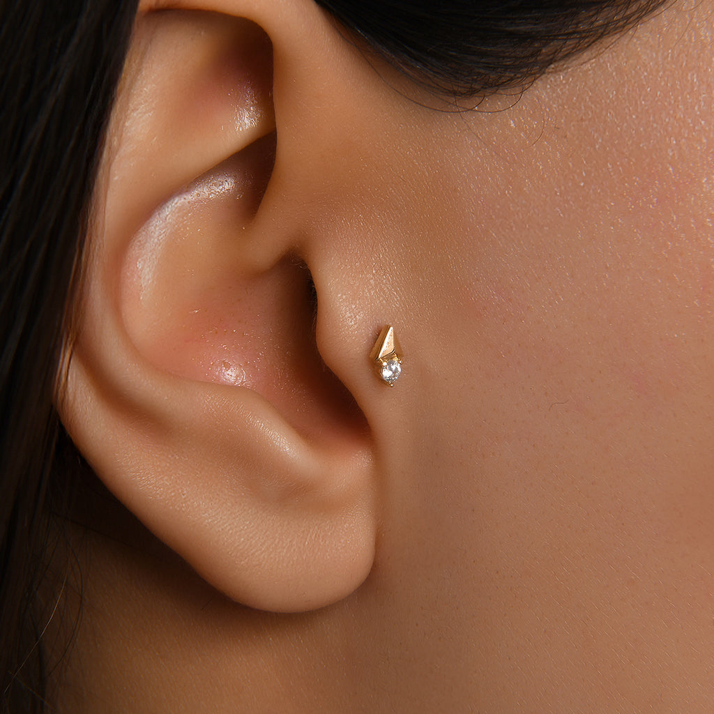 Gusto Taşlı Prizma Altın Tragus Piercing